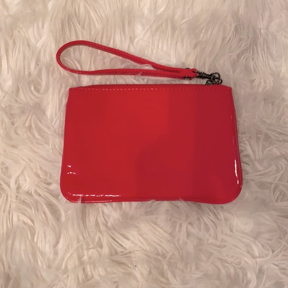 Express patent leather wristlet - Picture 3 of 4